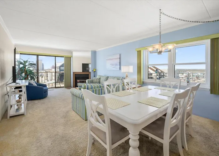 Atlantic Breeze 3 Bedroom Ocean Front With Outdoor Pool! Holiday home