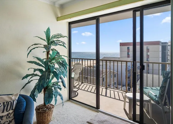 Atlantic Breeze 3 Bedroom Ocean Front With Outdoor Pool! Holiday home *