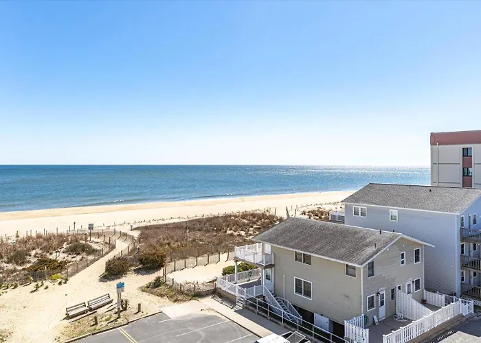 Atlantic Breeze 3 Bedroom Ocean Front With Outdoor Pool! Holiday home Ocean City